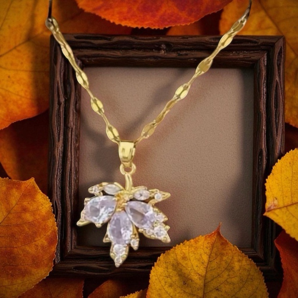 18k Gold Plated Cubic Zircon Leaf Pendant Necklace. New.